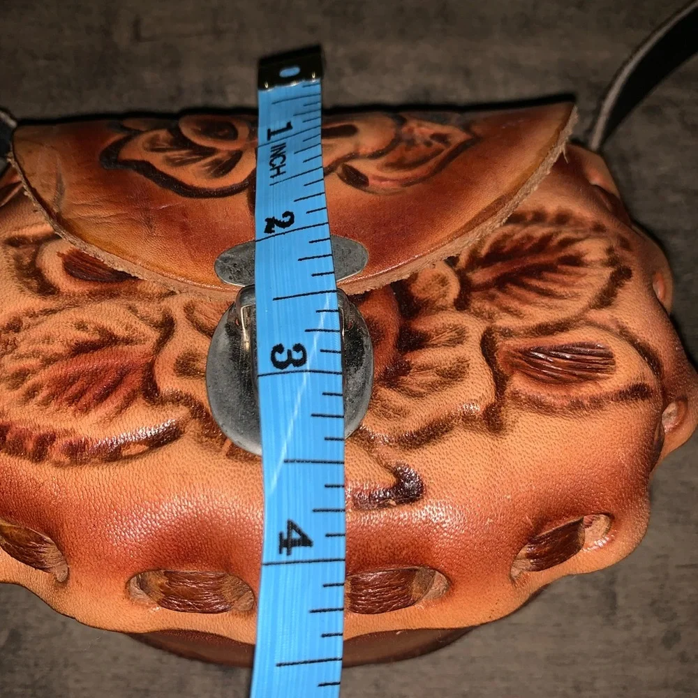 VINTAGE HANDMADE TOOLED LEATHER SMALL PURSE - Picture 4 of 9